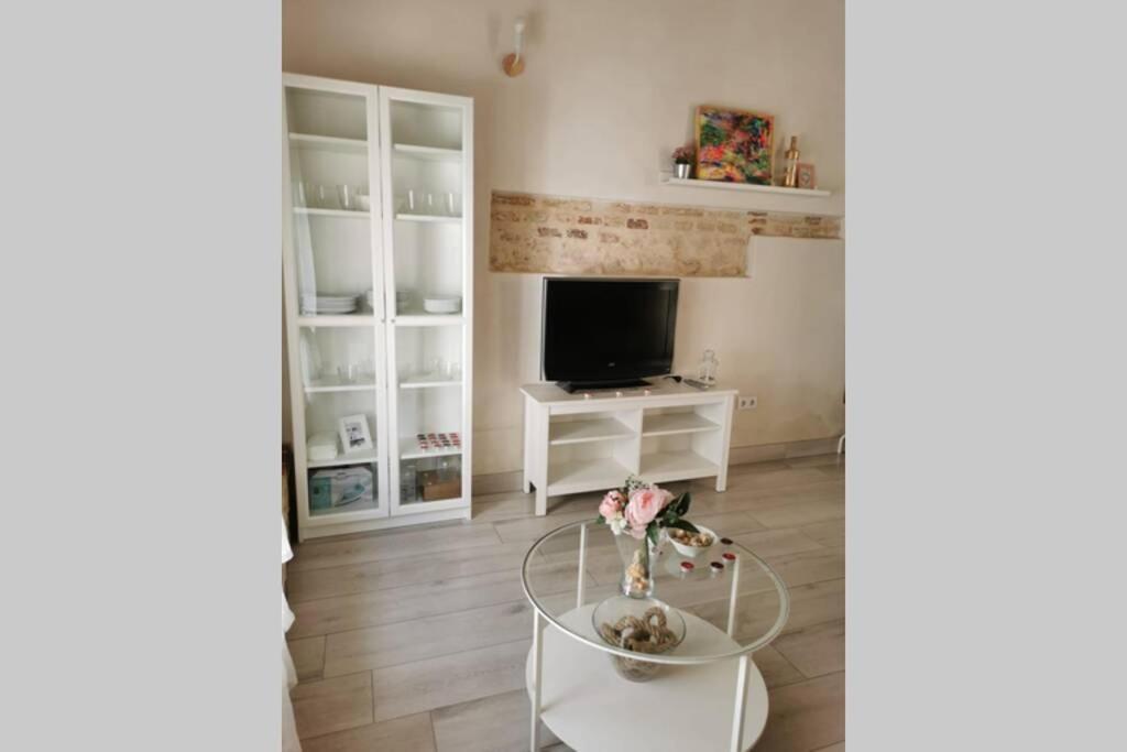 Apartamento APARTAMENTO LA TEJA-parking privado Carmona  Exterior foto